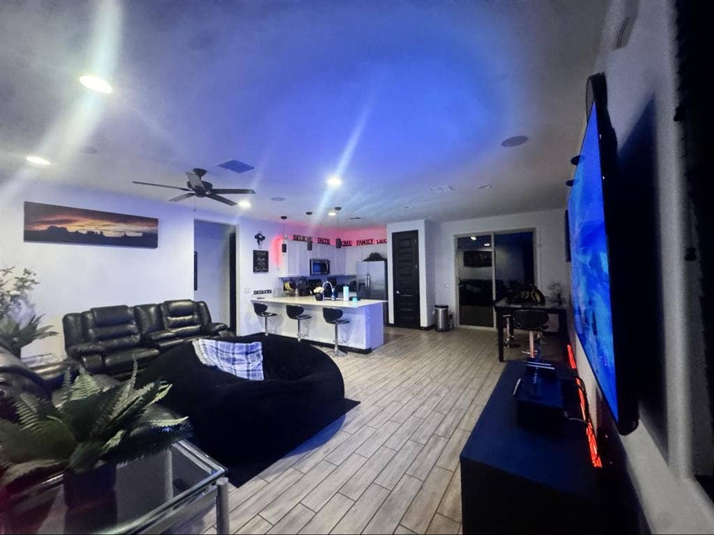 Room for rent/ Female only!