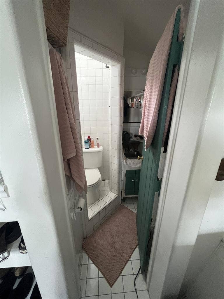 1 small room with bathroom &shower