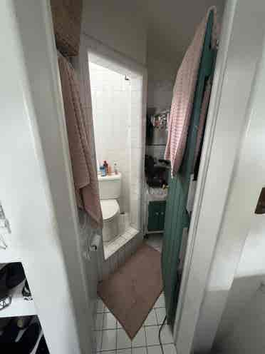 1 small room with bathroom &shower
