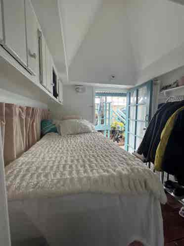 1 small room with bathroom &shower