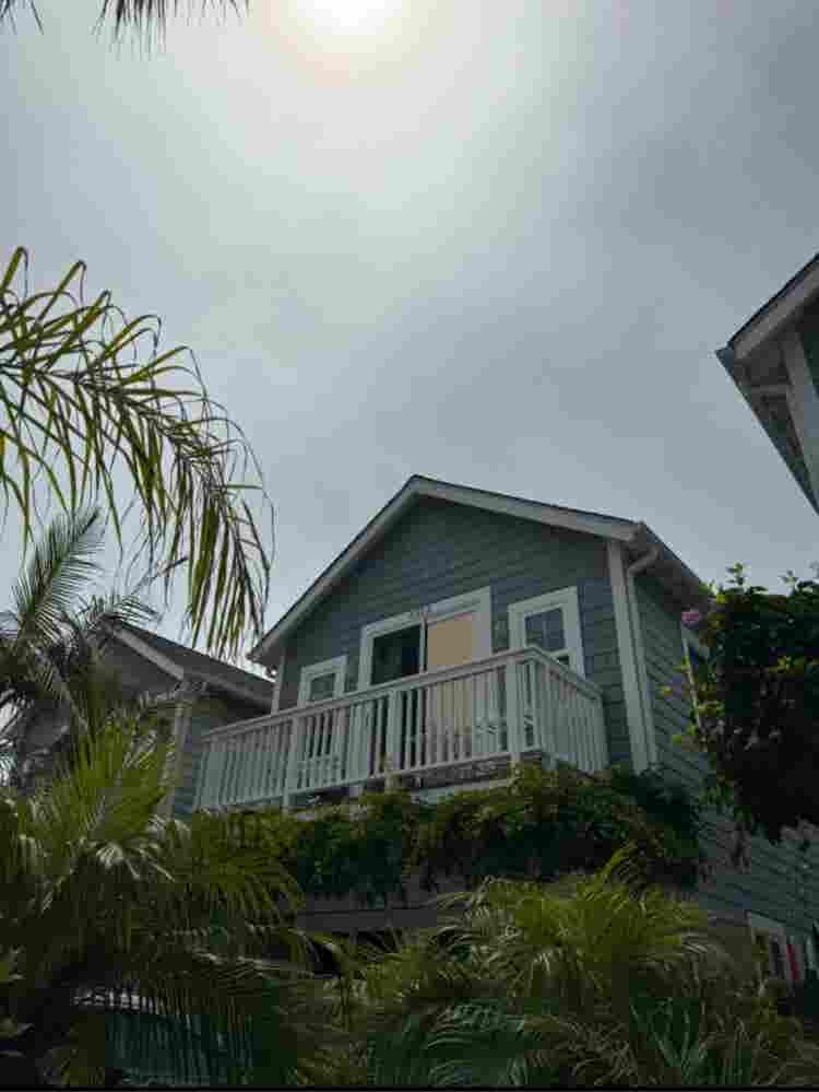 Oceanside room for rent in !