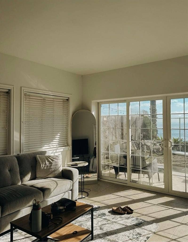 Oceanside room for rent in !