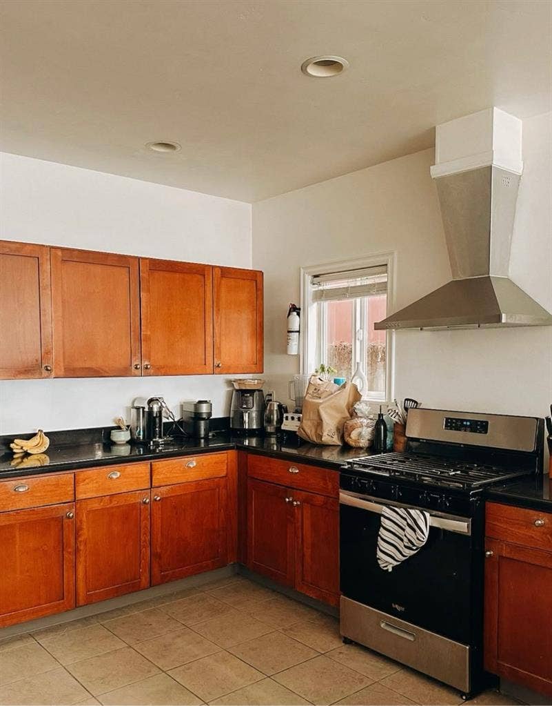 Oceanside room for rent in !
