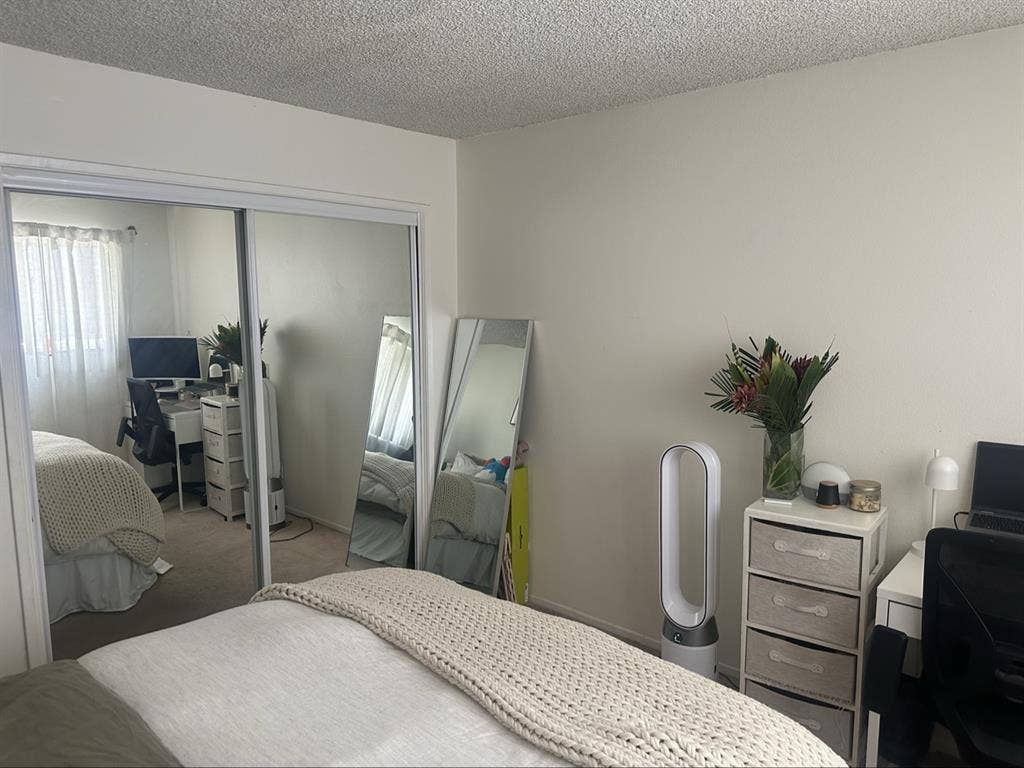 Room for rent August 1