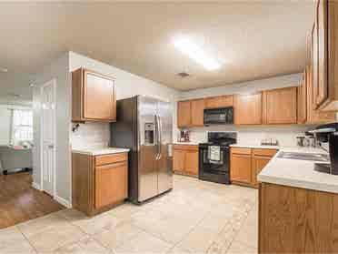 LARGE MASTER BEDROOM AVAILABLE!