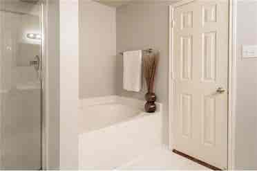 LARGE MASTER BEDROOM AVAILABLE!