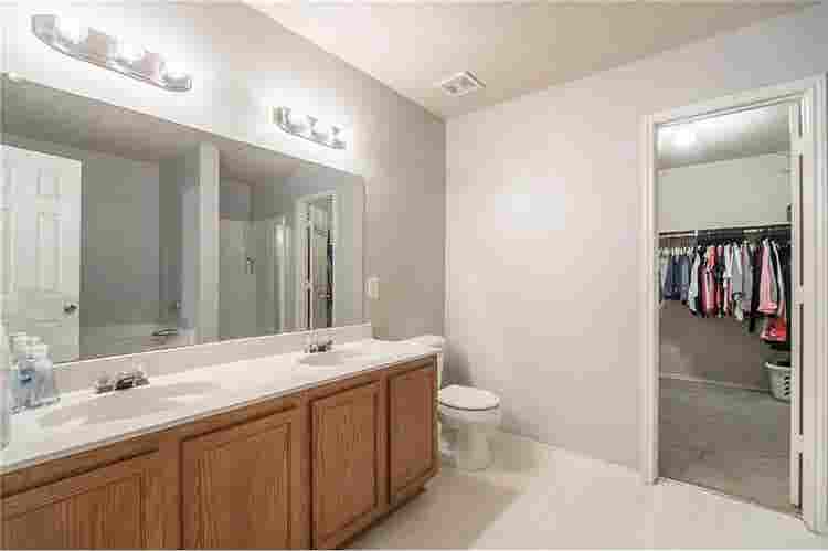 LARGE MASTER BEDROOM AVAILABLE!