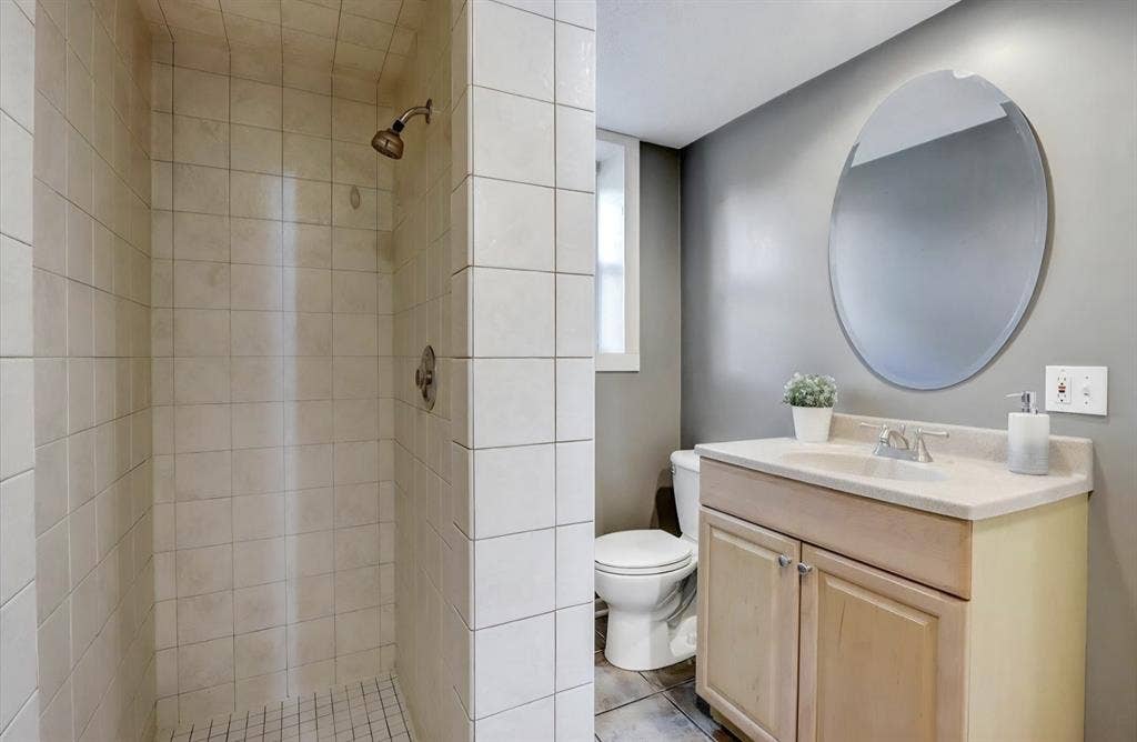 Looking for roommate in Crystal,MN