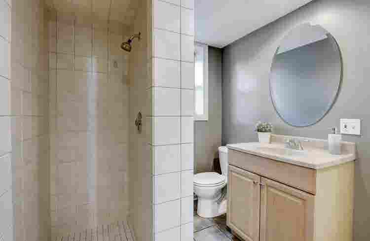 Looking for roommate in Crystal,MN