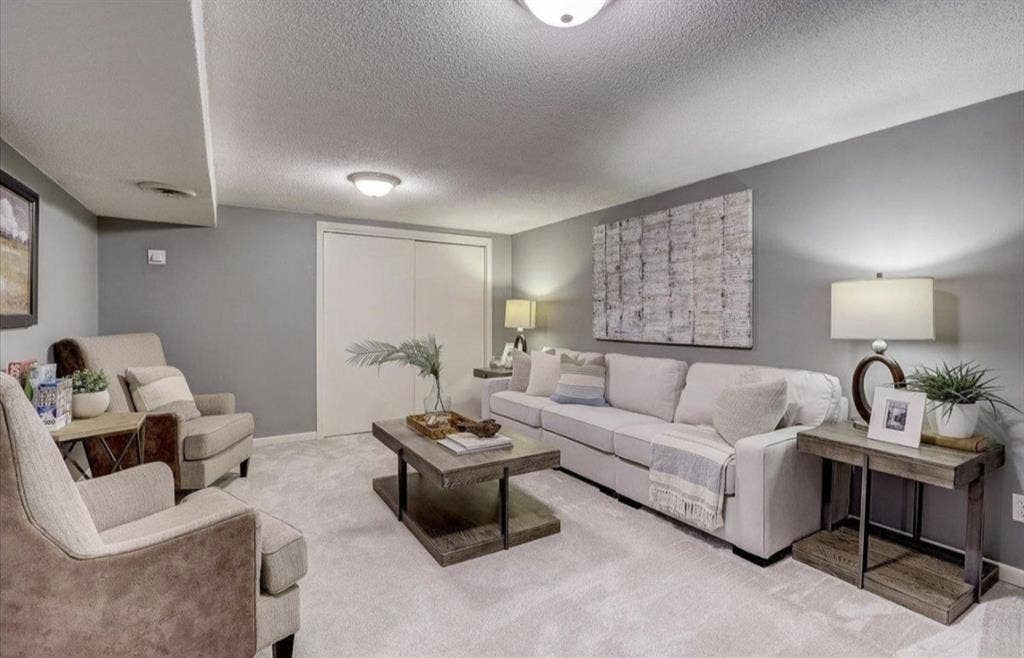 Looking for roommate in Crystal,MN