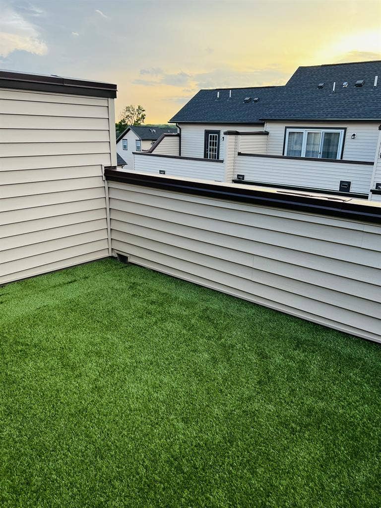 Private room+bath in new Townhouse