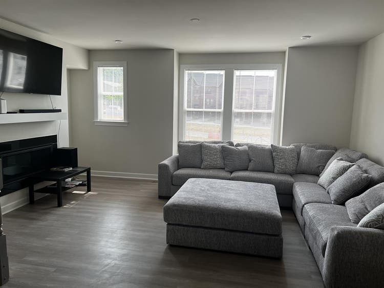 Private room+bath in new Townhouse