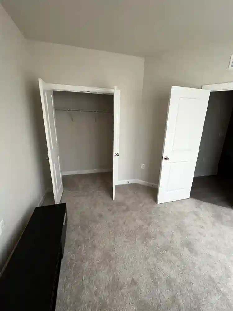 Private room+bath in new Townhouse