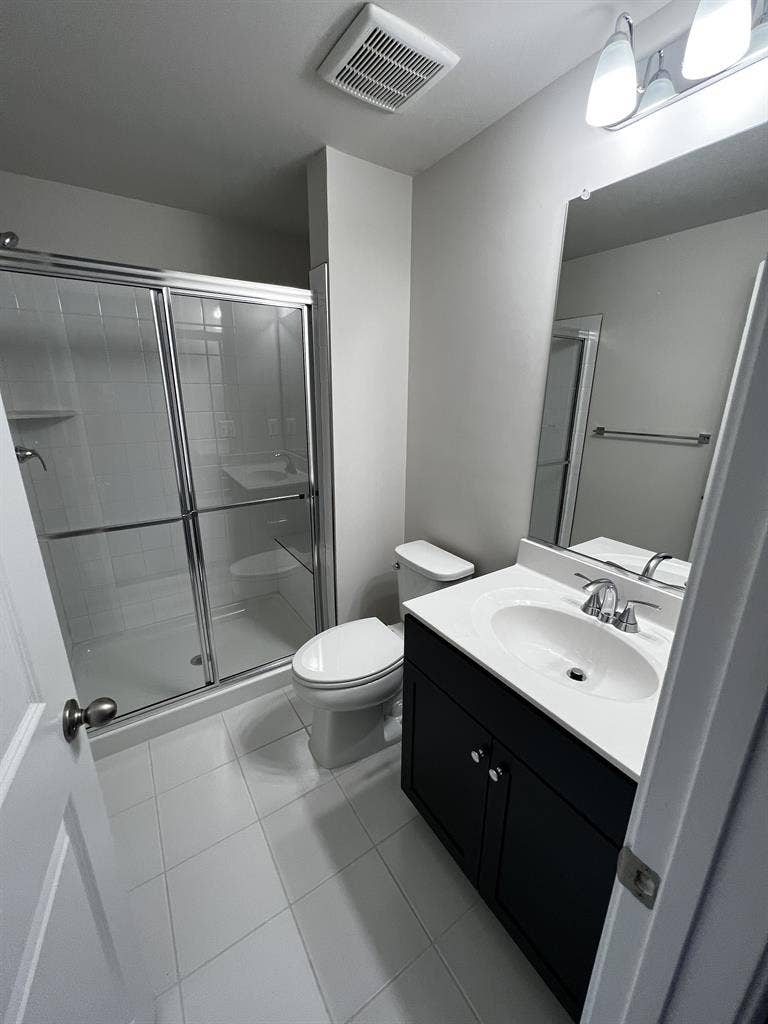 Private room+bath in new Townhouse