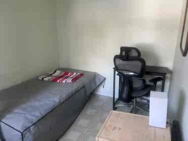 Room near Grove St w chil 3 roomies