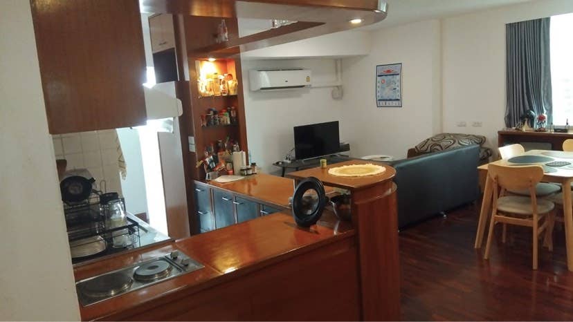Looking for roommate in Asok