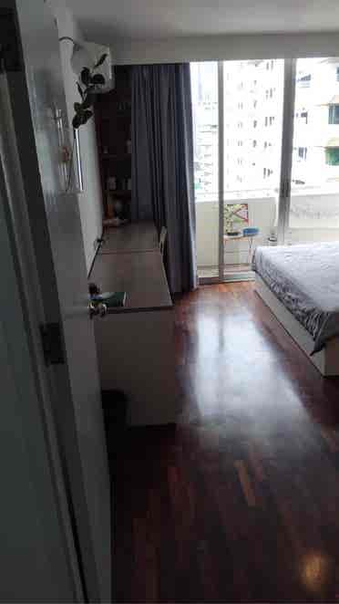 Looking for roommate in Asok