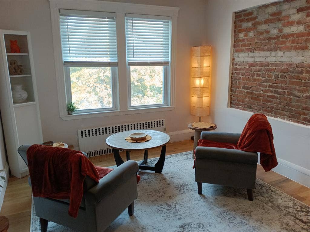 huge room w/office space utilities