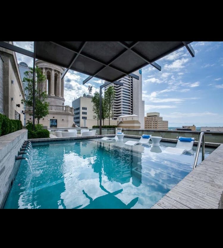 Downtown high rise seeking roommate