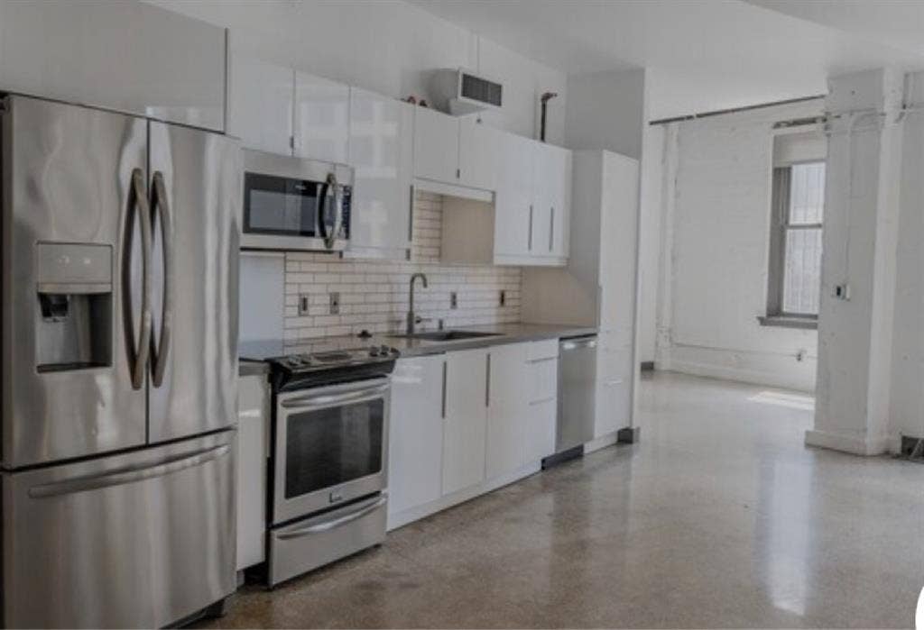 Downtown high rise seeking roommate