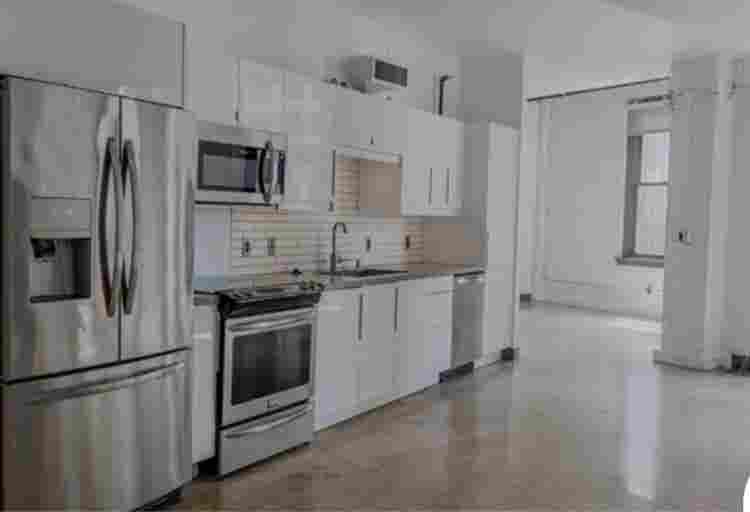 Downtown high rise seeking roommate