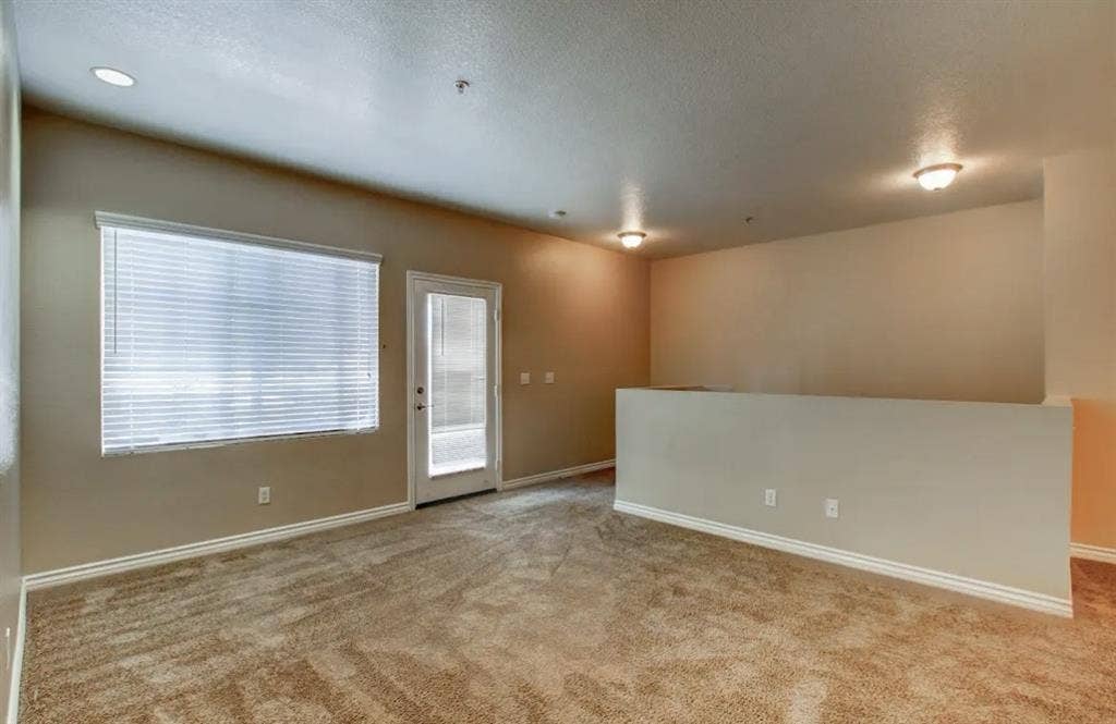 Room in apartment for rent