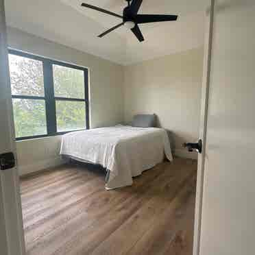 4bedroom home with 2 rooms availabe
