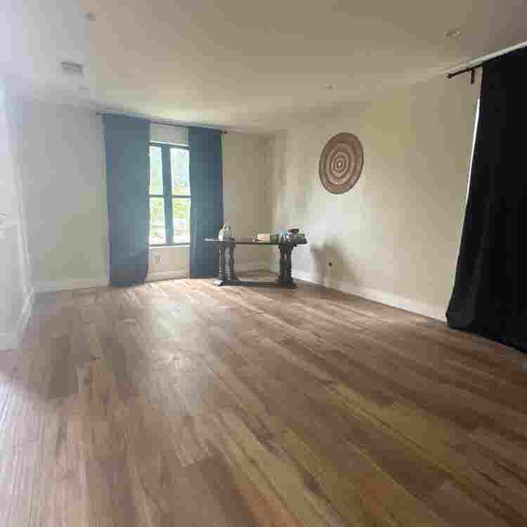 4bedroom home with 2 rooms availabe