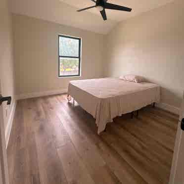 4bedroom home with 2 rooms availabe
