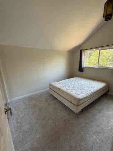 🏡 Room for Rent – Available Now