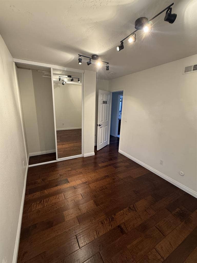 🏡 Room for Rent – Available Now