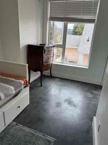 North Oakland Private Balcony Room