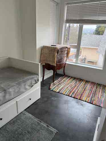 North Oakland Private Balcony Room