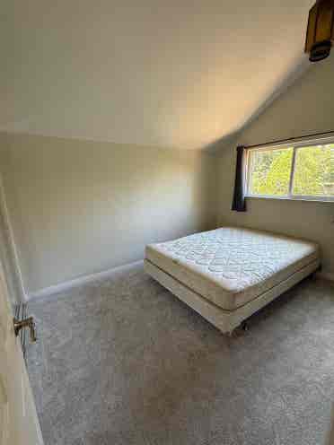 🏡 Room for Rent – Available Now