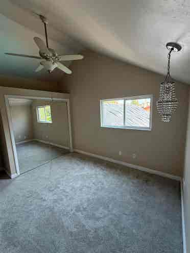 🏡 Room for Rent – Available Now