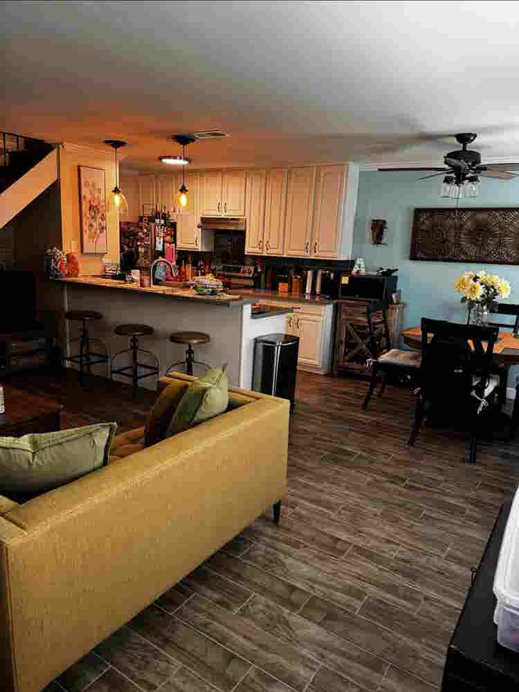 Looking for housemate.