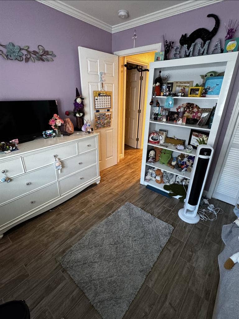 Looking for housemate.