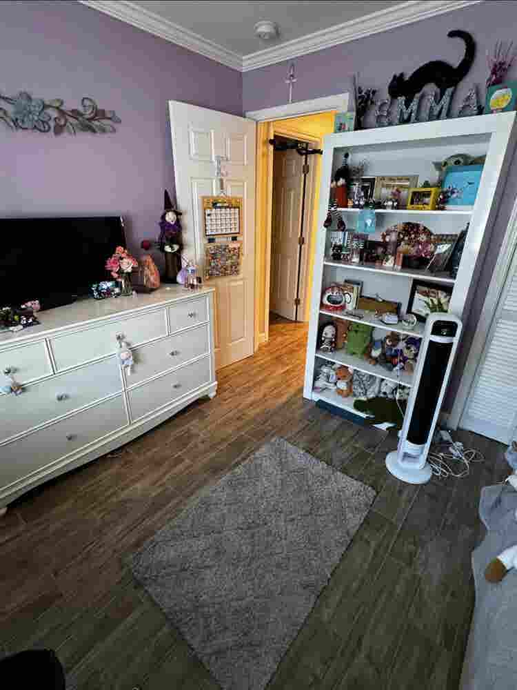 Looking for housemate.
