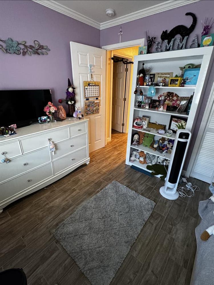 Looking for housemate.