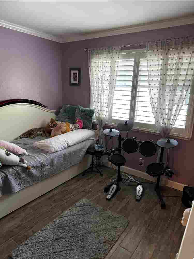 Looking for housemate.