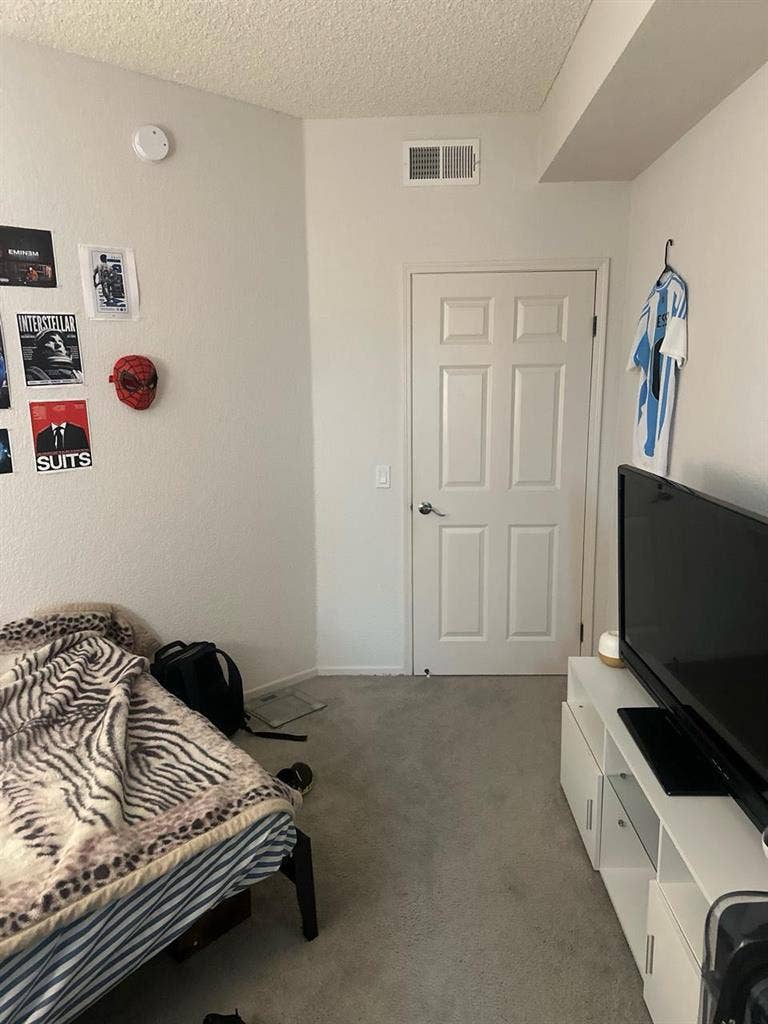 Single for sublease