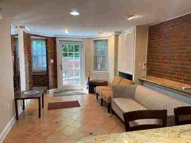 C-Heights/Large 3bed garden apt. 