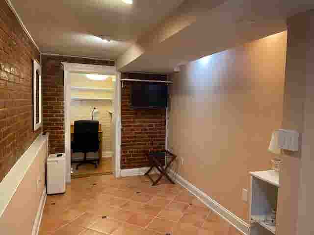 C-Heights/Large 3bed garden apt. 