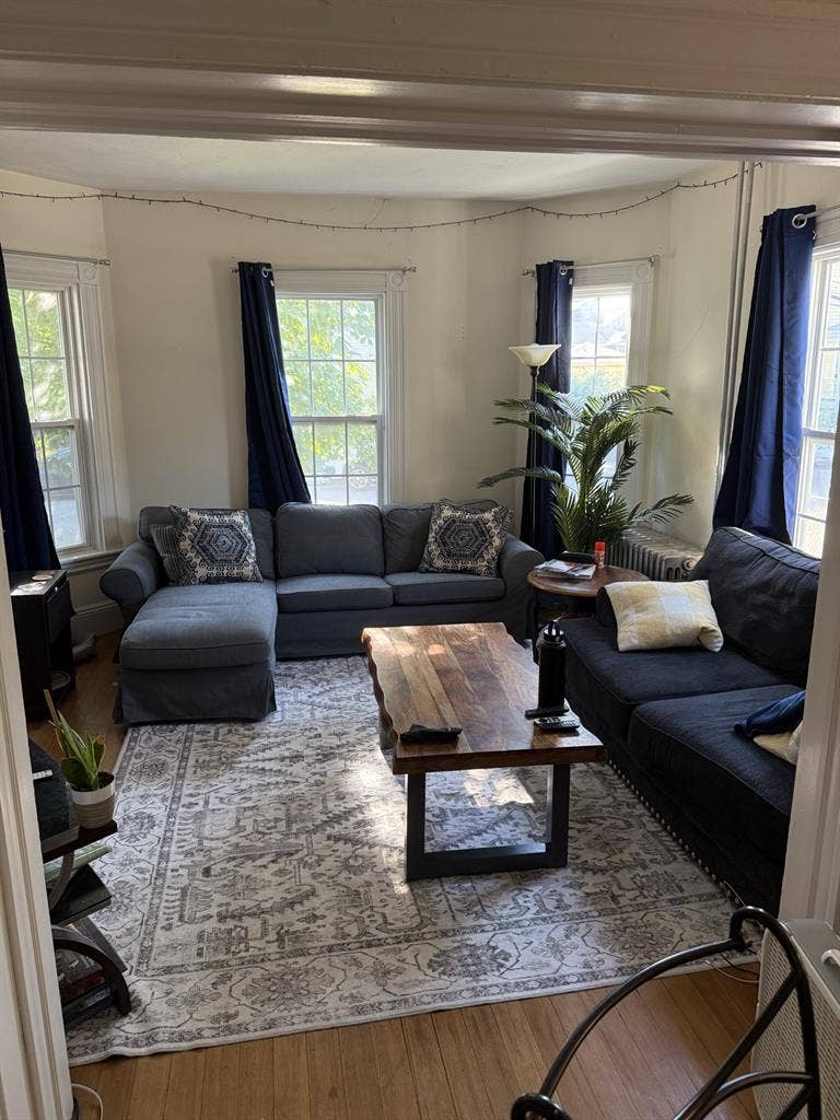 Looking for 2 more roommates!