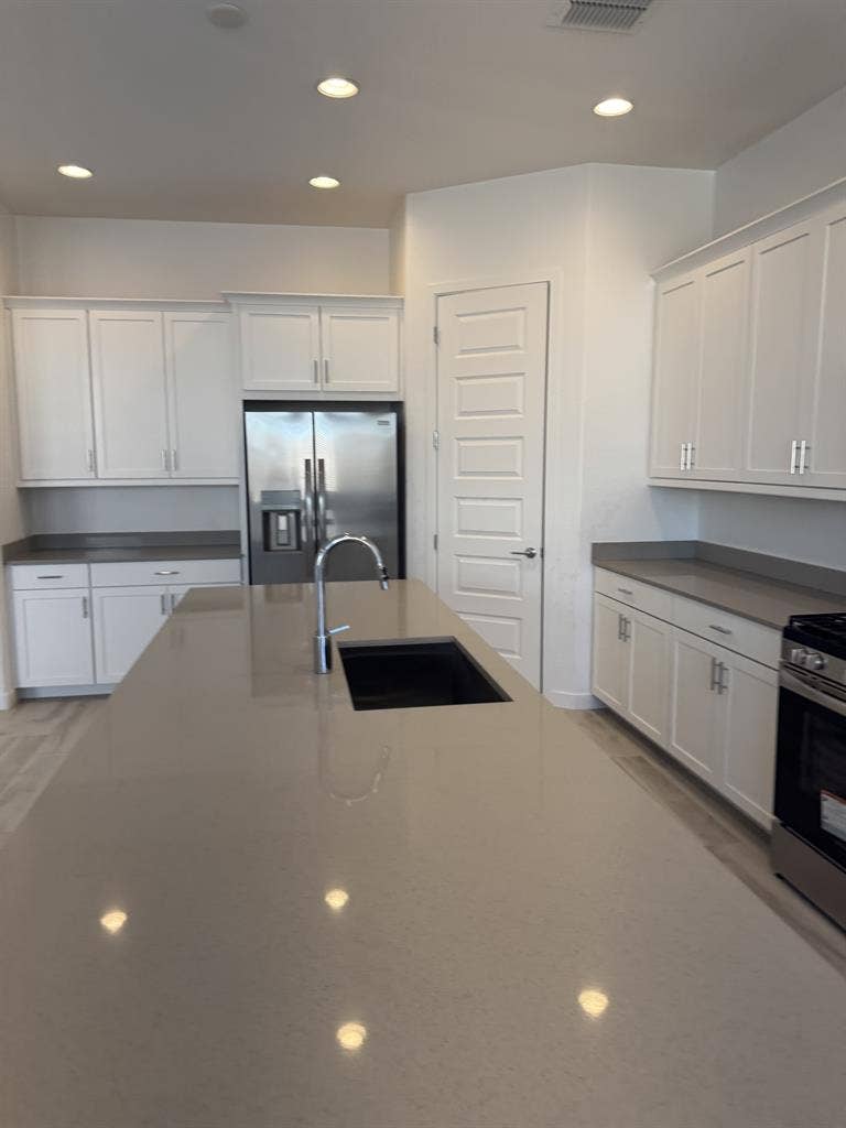 Gorgeous new home in Goodyear....