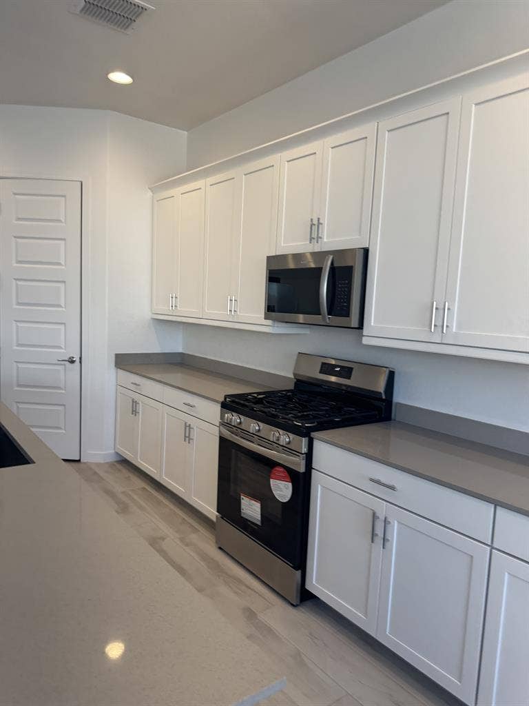 Gorgeous new home in Goodyear....