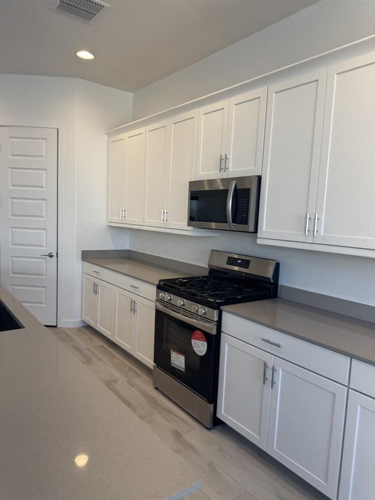 Gorgeous new home in Goodyear....