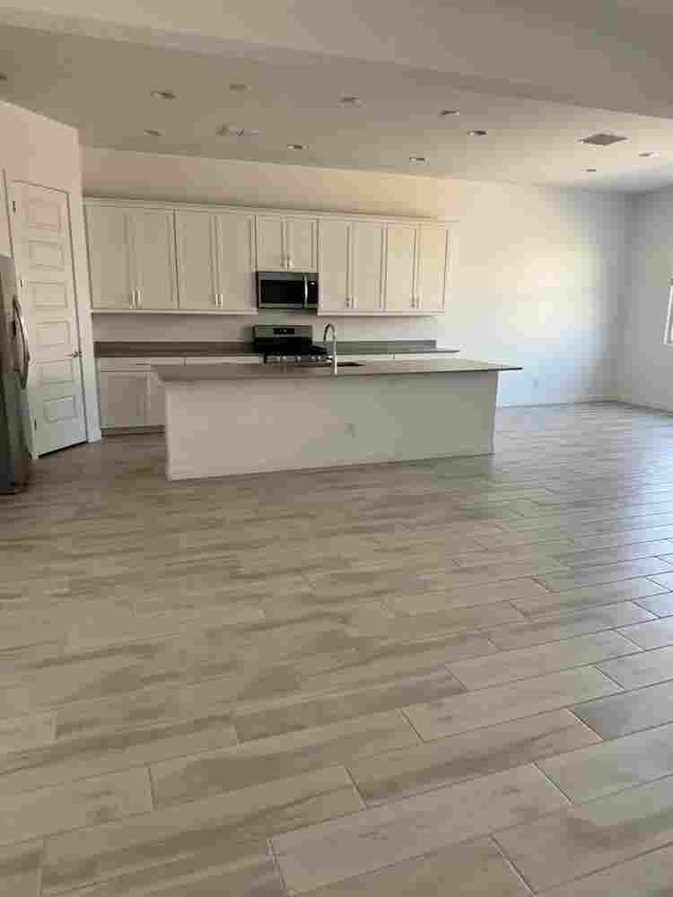 Gorgeous new home in Goodyear....