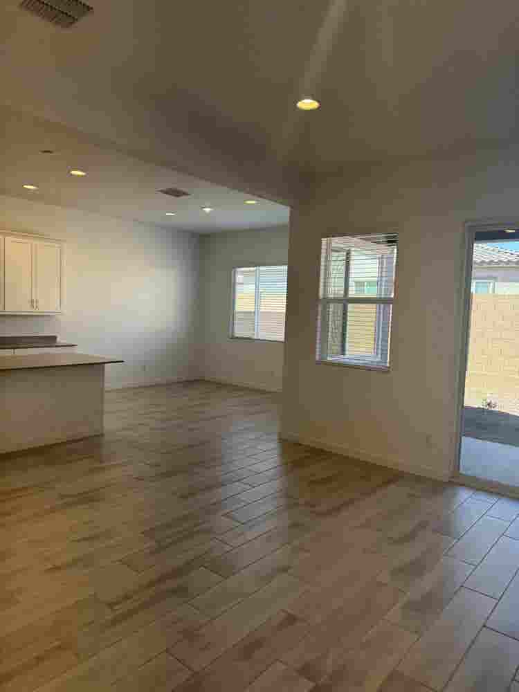 Gorgeous new home in Goodyear....