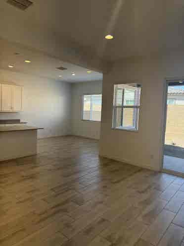 Gorgeous new home in Goodyear....